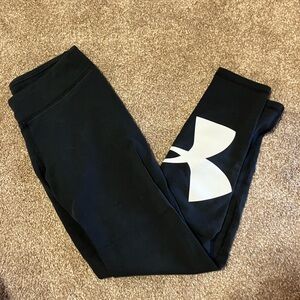 Under Armour butter leggings size M girls black